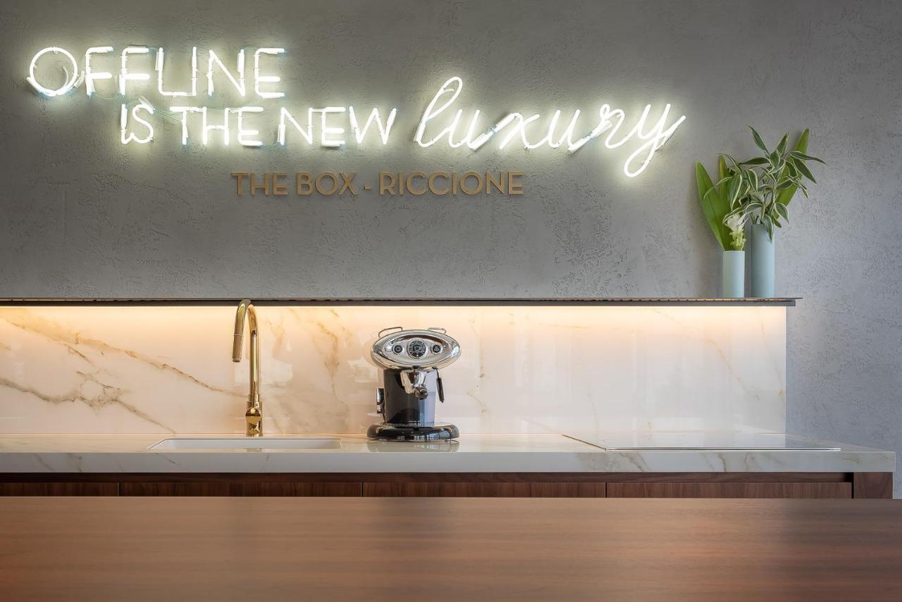 Отель The Box Riccione - Adults Only Экстерьер фото