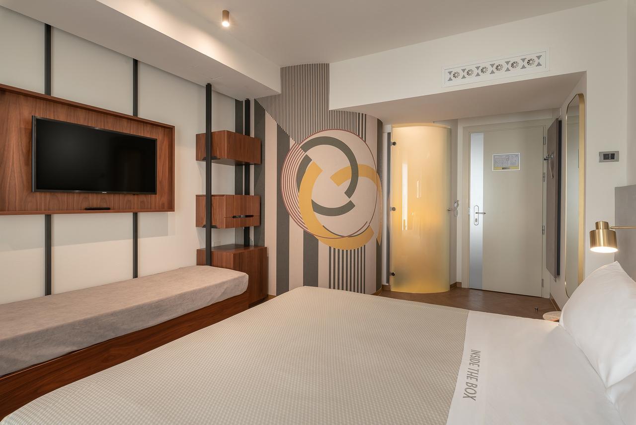 Отель The Box Riccione - Adults Only Экстерьер фото