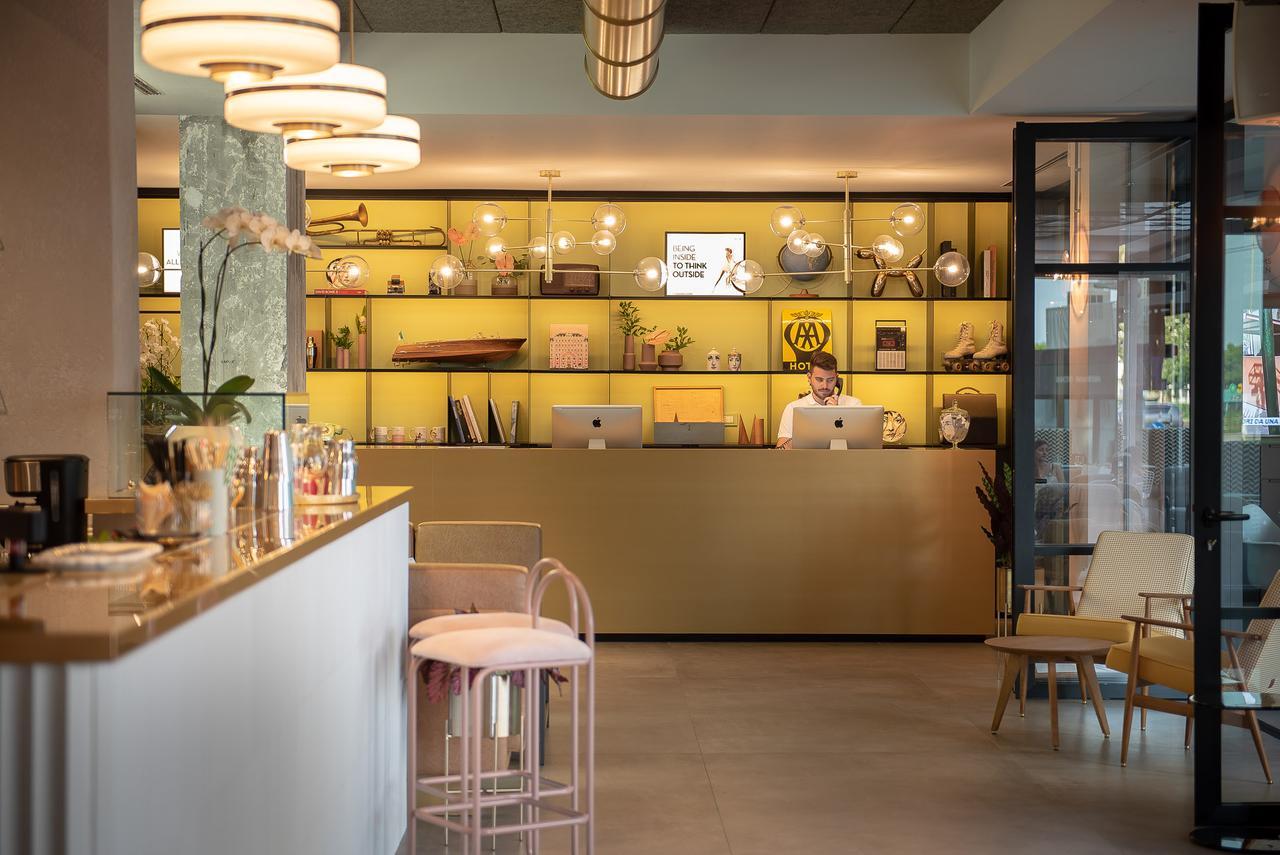 Отель The Box Riccione - Adults Only Экстерьер фото