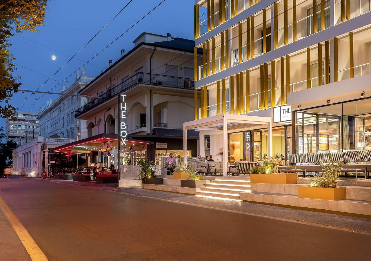 Отель The Box Riccione - Adults Only Экстерьер фото